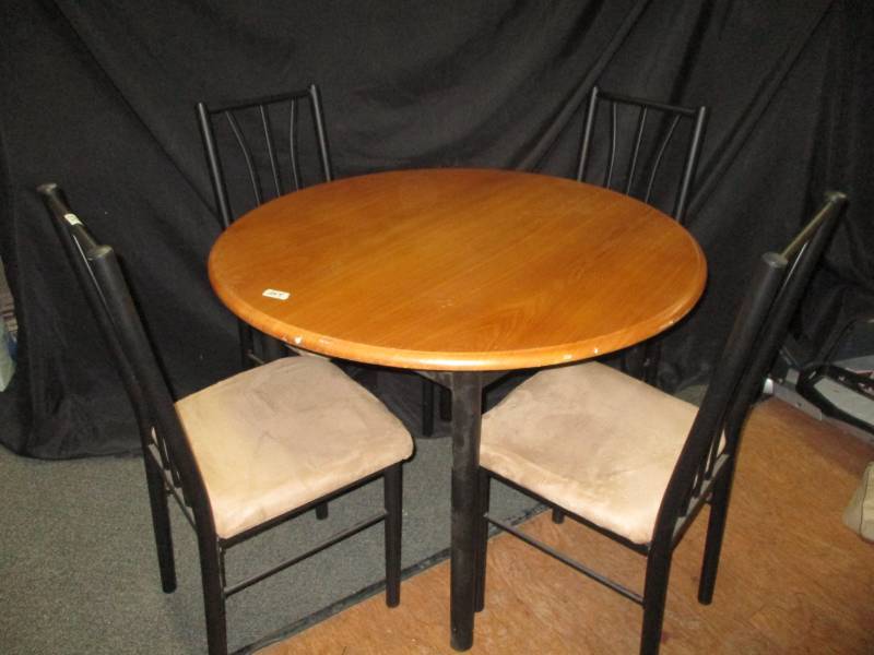 lot 177 image: Beautiful Round Table with 4 Chairs and Sueade like padded seats Really Clean