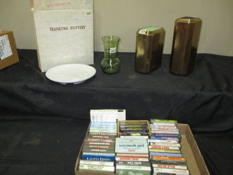 lot 181 image: 2 vases and Frankoma Pottery