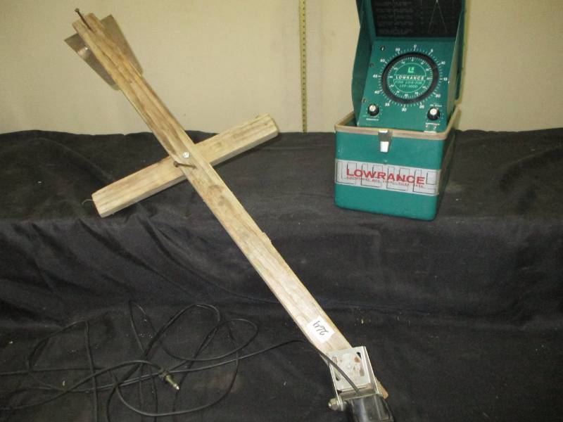 lot 188 image: Lowrance Fish locator Not tested no batery