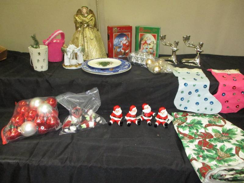lot 201 image: Christmas Decorations