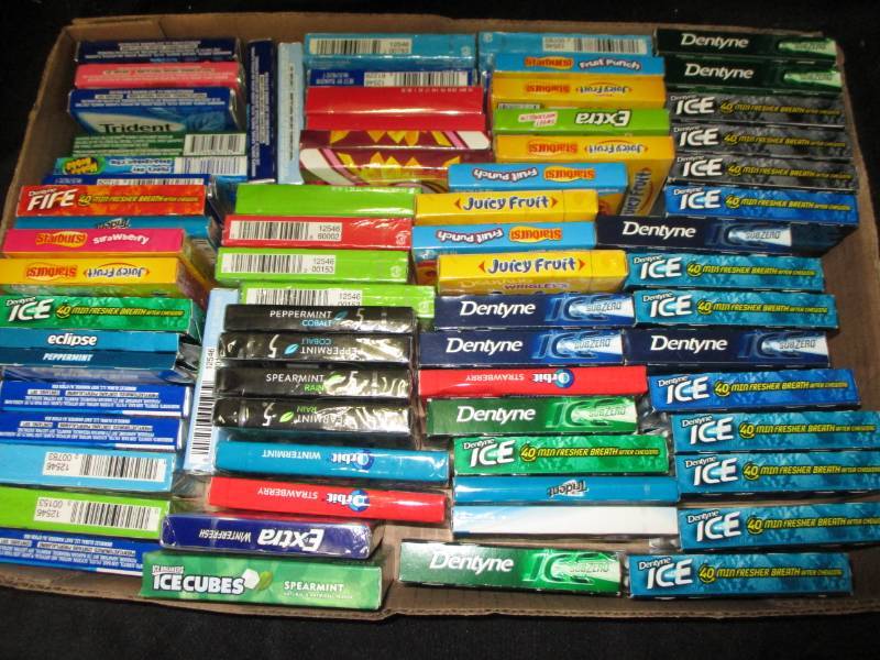 lot 219 image: 70 packs of gum