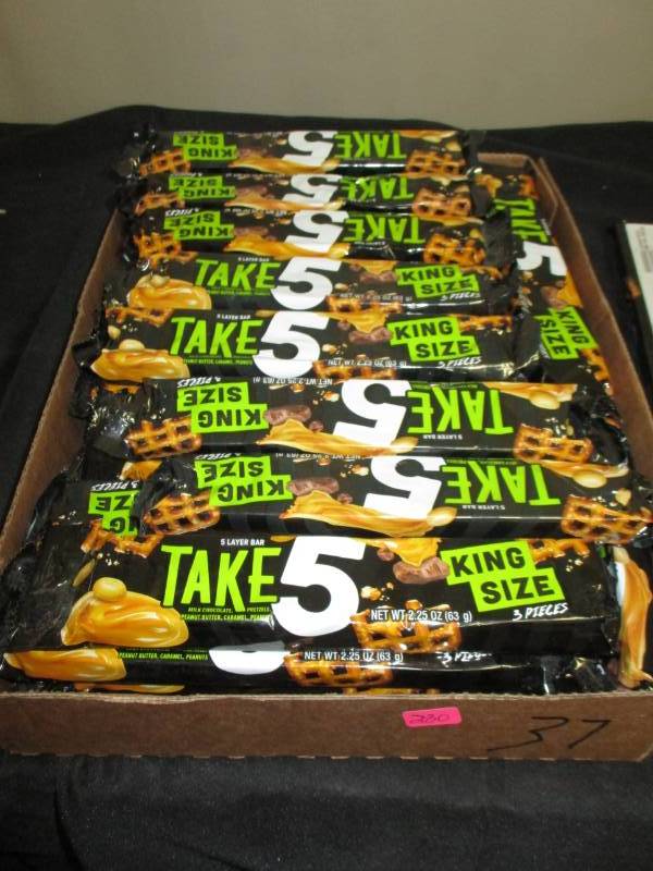 lot 230 image: 37 take 5 king size bars
