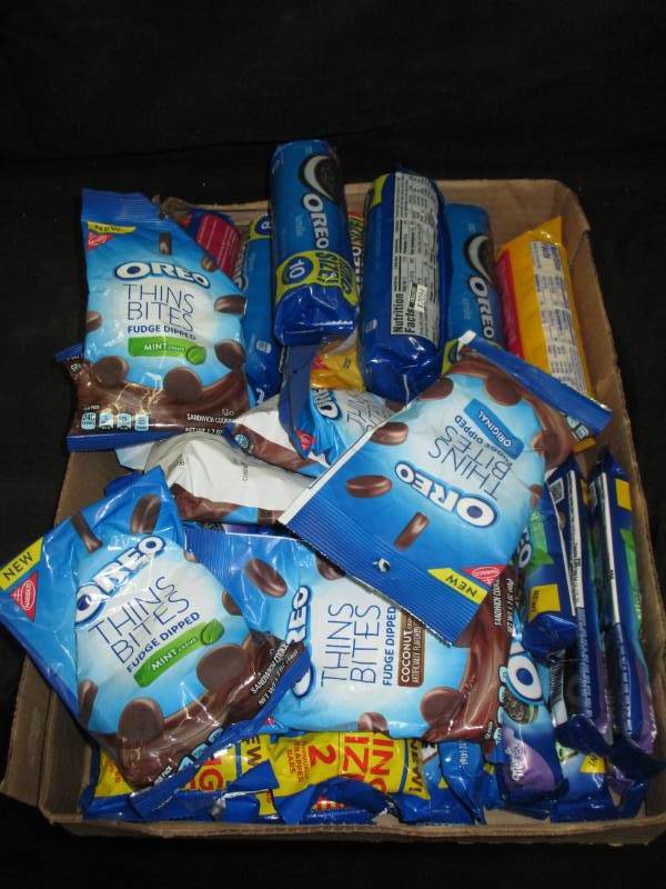 lot 233 image: Oreos Snacks