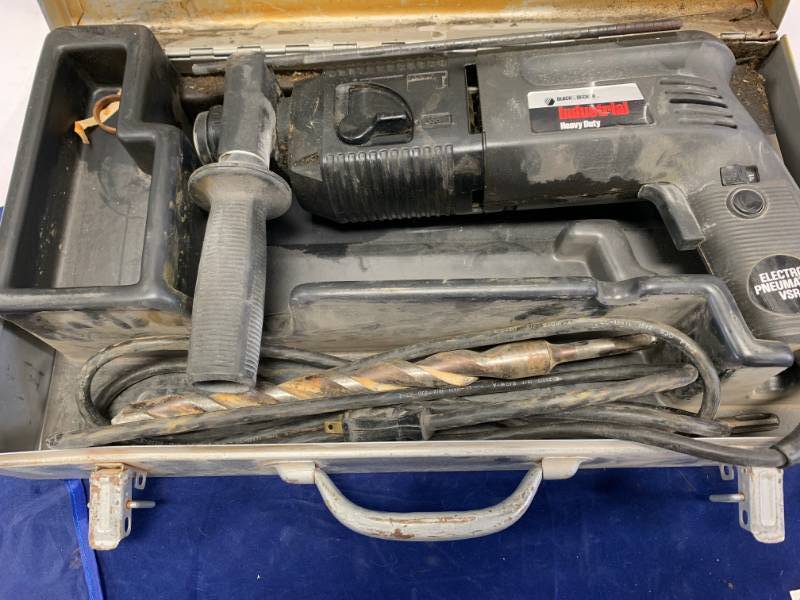 lot 7 image: Black & Decker S104 Pistol Grip Rotary Hammer Drill