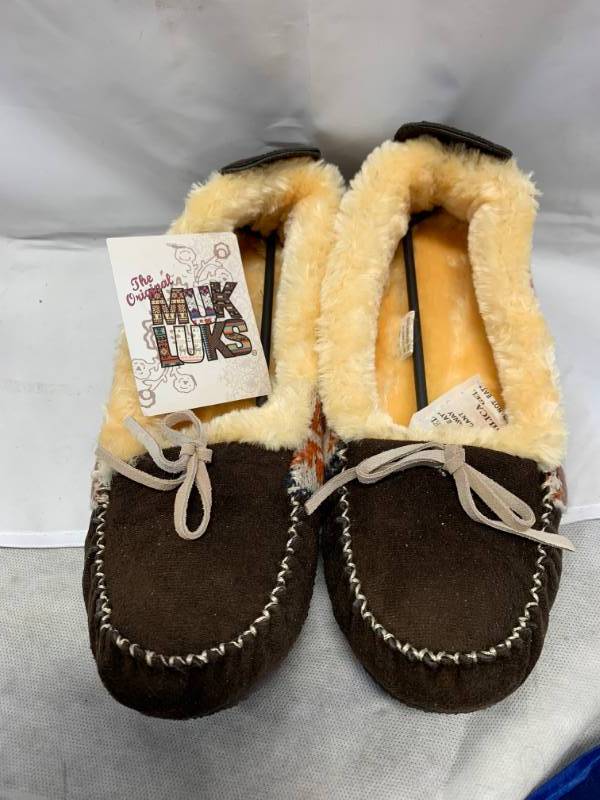 lot 30 image: Brand New Womens Muk Luk Moccasins Size 6