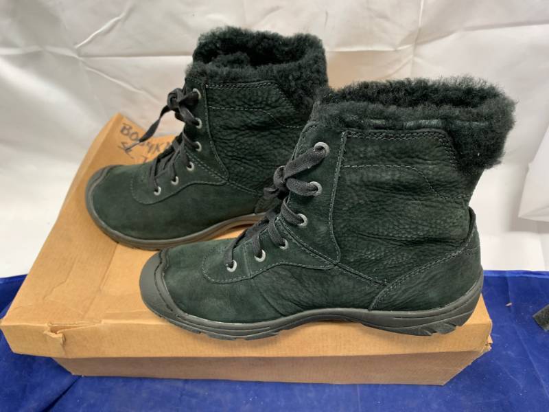 lot 51 image: New Womens Keen Boots Size 7.5
