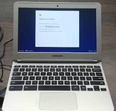 lot 1 image: Samsung Exynos 1.7GHz 16GB SSD 2GB DDR3