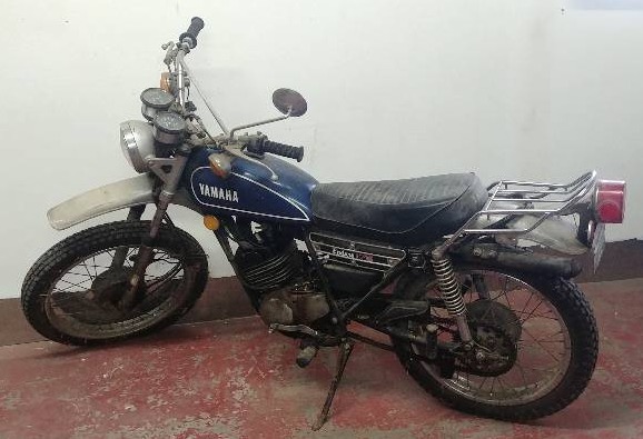 lot 8 image: 1974 Yamaha Enduro 175, NADA listed values $705 - $2,780.00