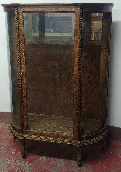 lot 28 image: Antique China Hutch