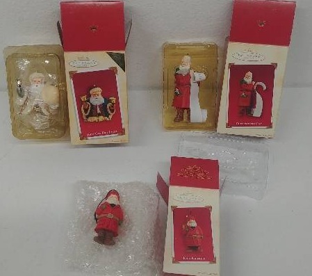 lot 40 image: Hallmark Keepsake Santa Clause 3pc set