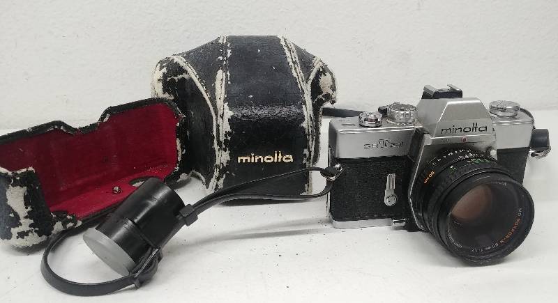 lot 67 image: Vintage 35mm Minolta SRT-201 with custom fit case