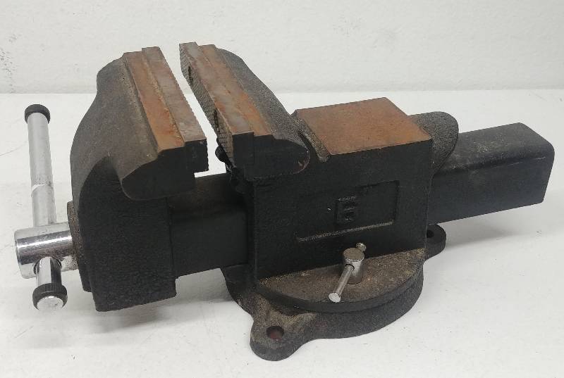 lot 85 image: Heavy Duty Larin 6 Bench Vice