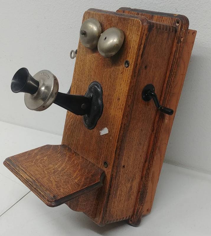 lot 69 image: Antique 1930s Magneto Wall Telephone