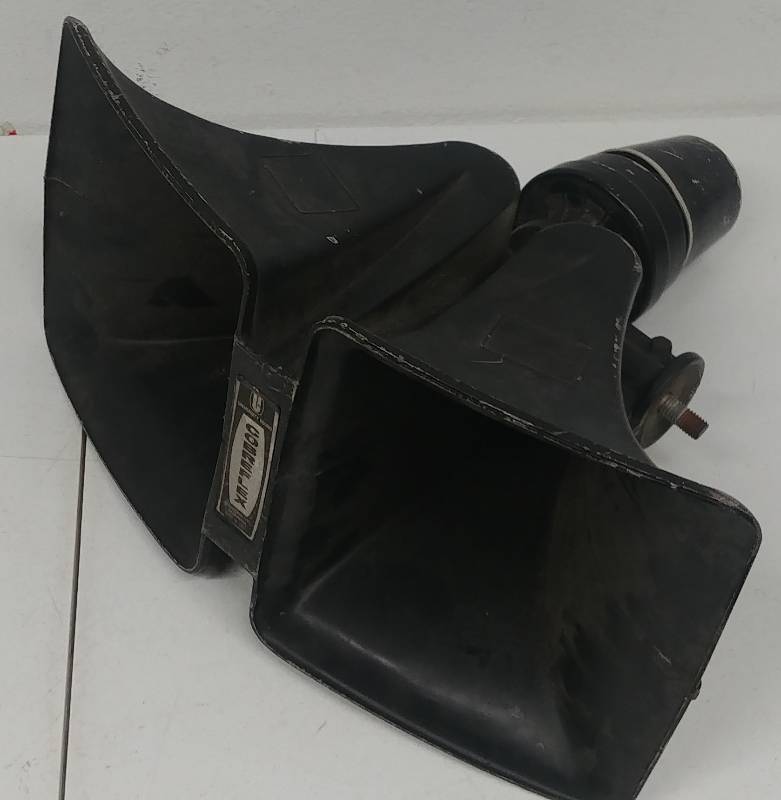 lot 102 image: Air Horn