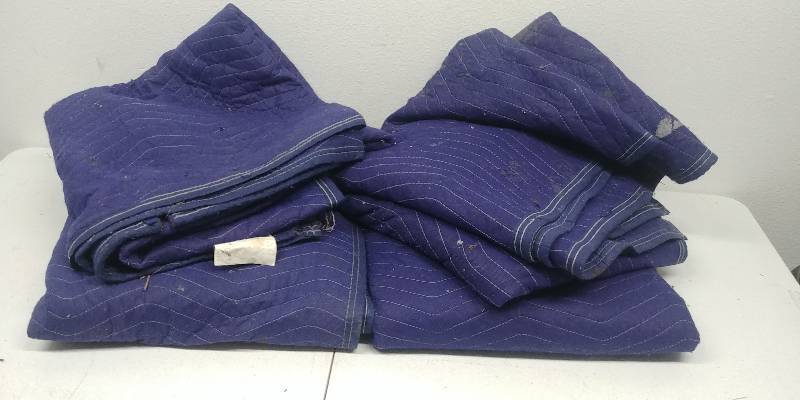 lot 106 image: Set of 4 Large Moving Blankets