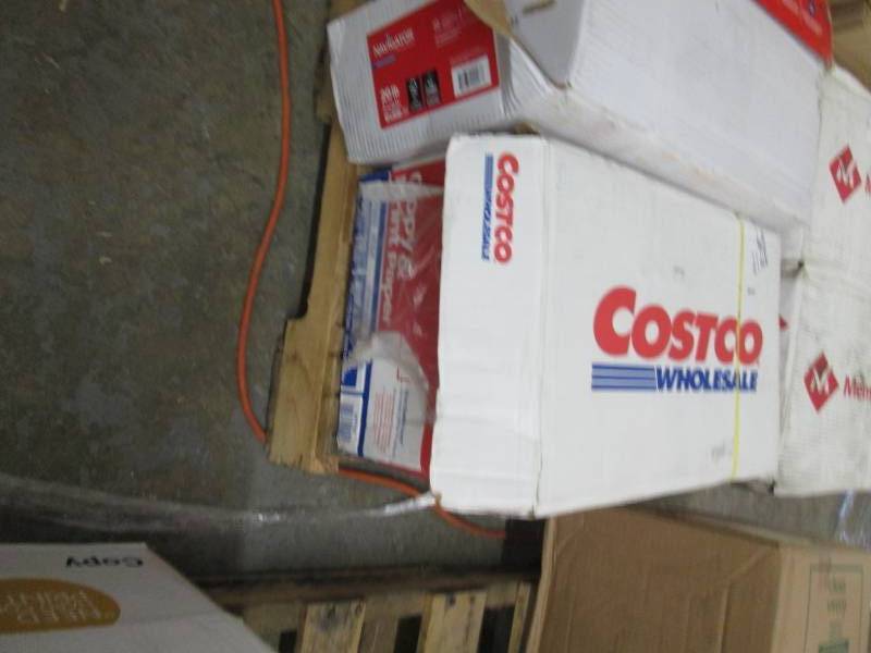 lot 18 image: Case of Costco Copy & Print Paper 5...