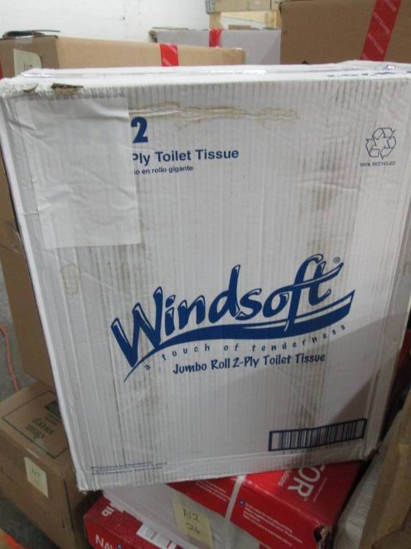 lot 32 image: Windsoft Jumbo Jr. 2-ply Toilet Pap...