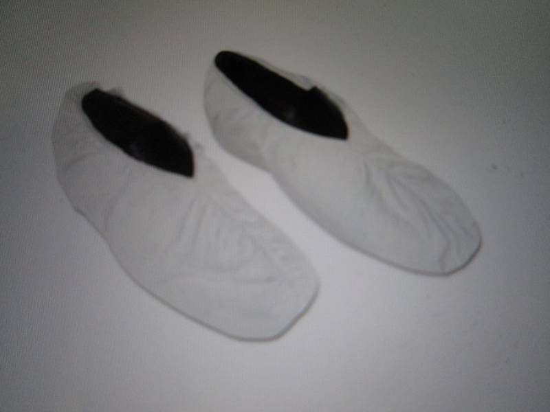 lot 38 image: Dupont Tyvek Shoe Covers 200 ct...