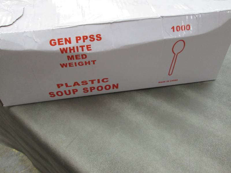 lot 40 image: 1000 ct Box of Plastic Soup Spoons...