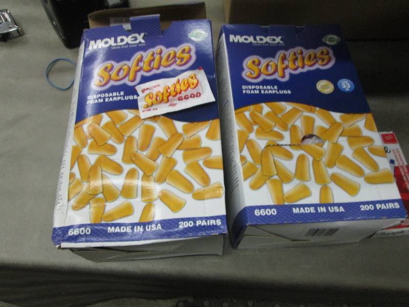 lot 62 image: Lot of 2 Boxes of 200 prea Moldex ...