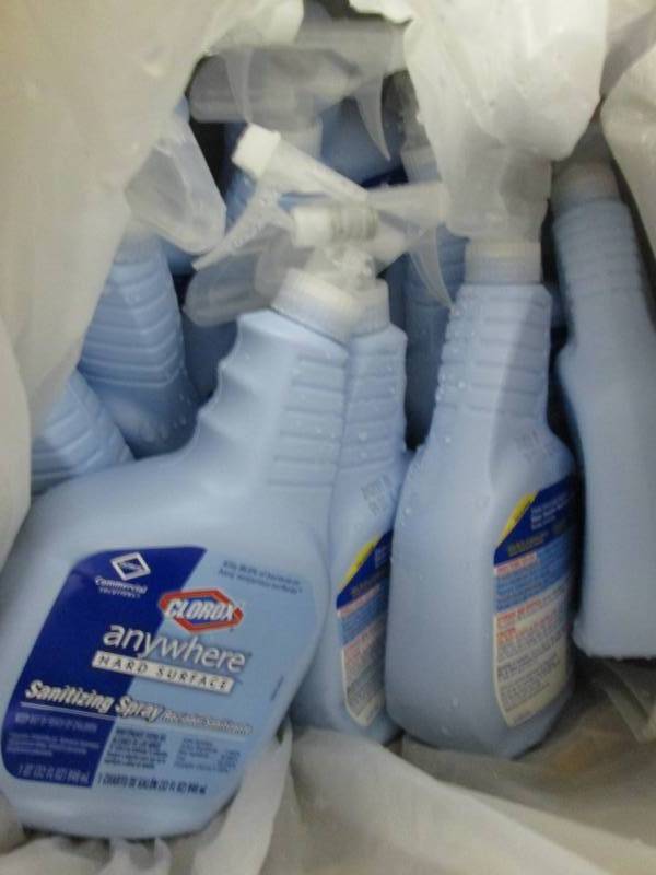 lot 75 image: Box of Clorox Clean Anywhere Saniti...