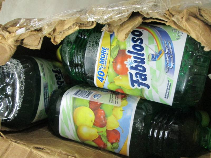 lot 79 image: 5-56 fl oz Fabuloso Multi-Use Clean...