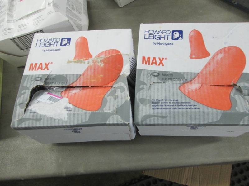 lot 139 image: Lot of 2 Boxes Howard Leight Max Co...