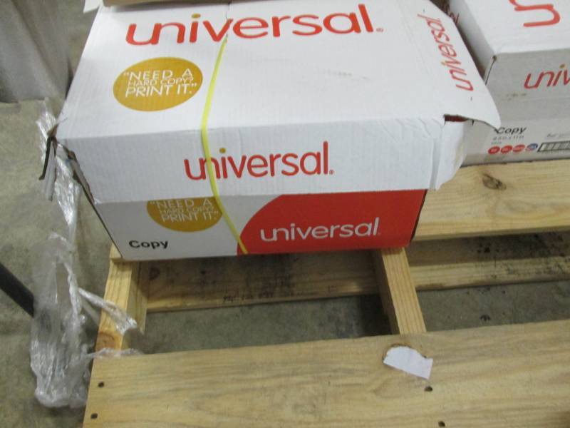 lot 170 image: Universal 21200 Copy Paper, 92 Brig...