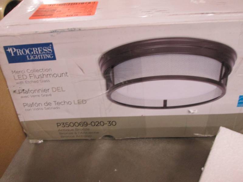 lot 253 image: Progress Lighting LED Flushmount - ...