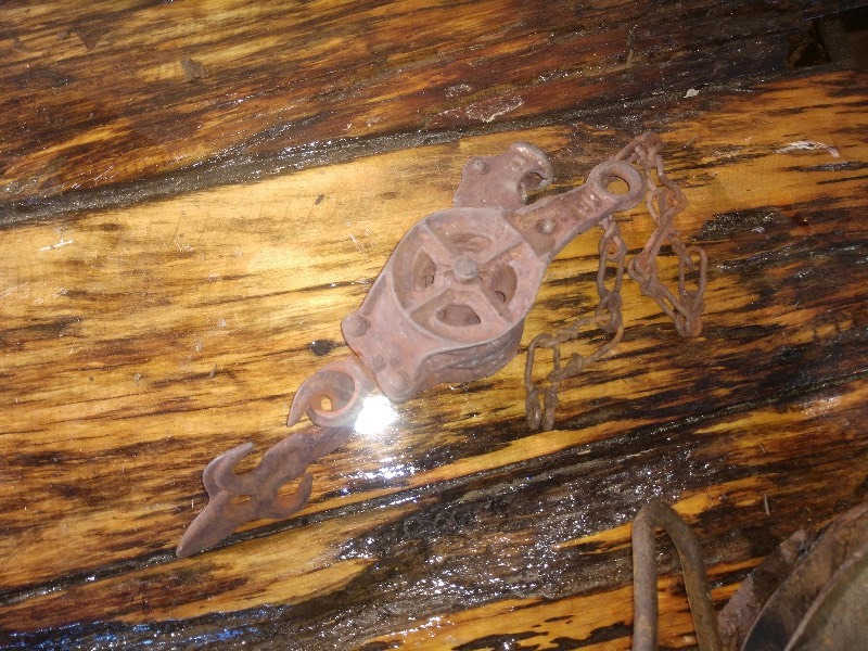 lot 9 image: Antique Industrial Farm Pulleys (2)