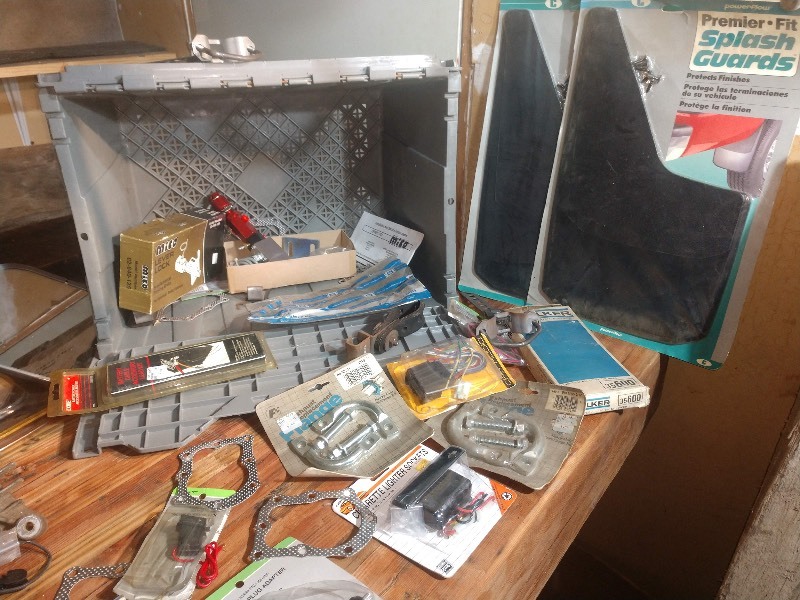 lot 28 image: Splash Guards, Steering Wheel Covers, Cold Front Waterproof Vinyl, Brake Parts, Gray Industrial Tote and Other Cart Parts