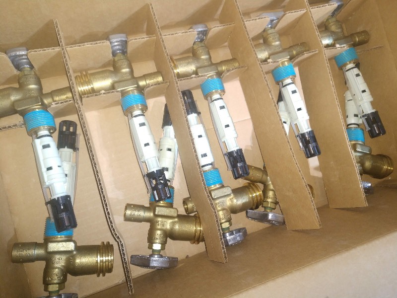 lot 48 image: Sherwood USA LP Gas 3349 DT4.0 OPD Cylinder Valves (14) and Black Removal Tools