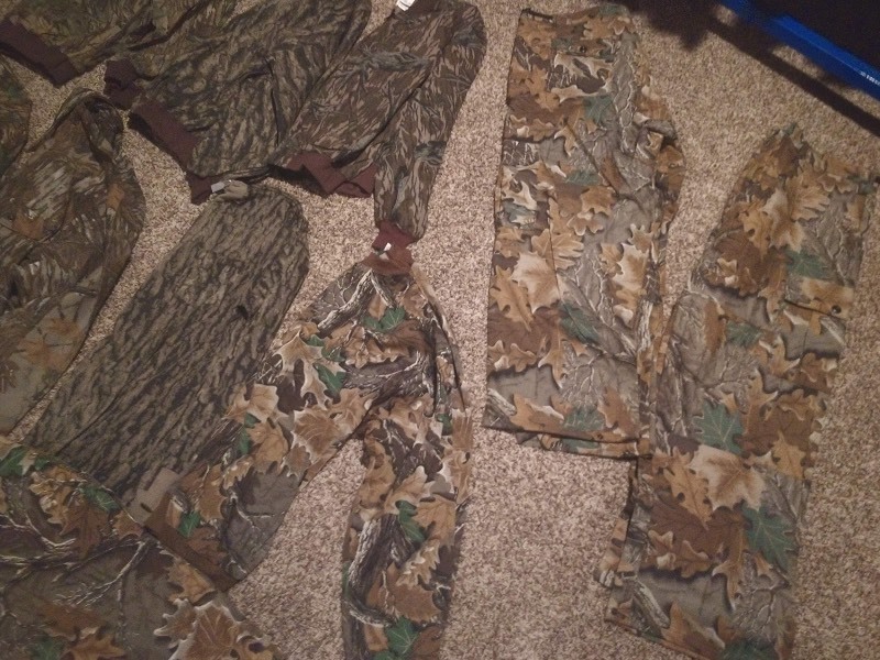 lot 51 image: Hunting Camouflage Tops and Bottoms
