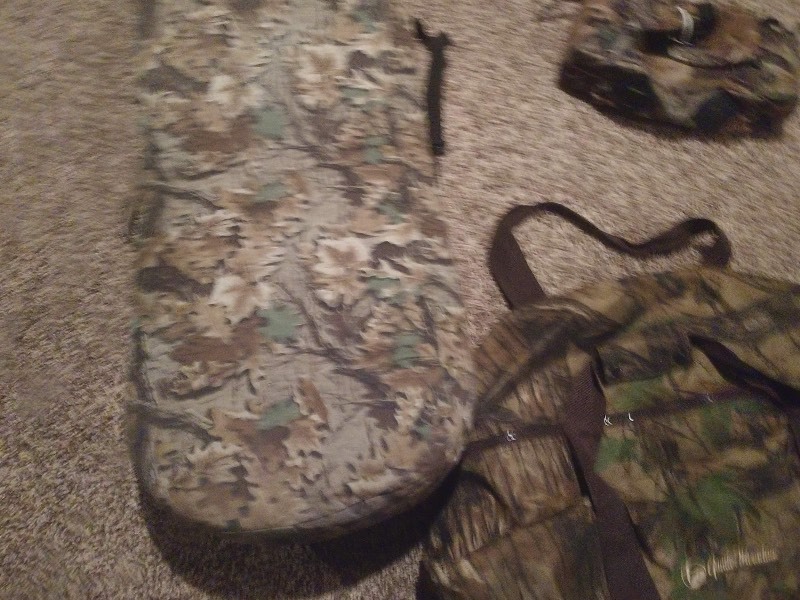lot 52 image: Camoflauge Hunting Equipment Duffle Bags (3)