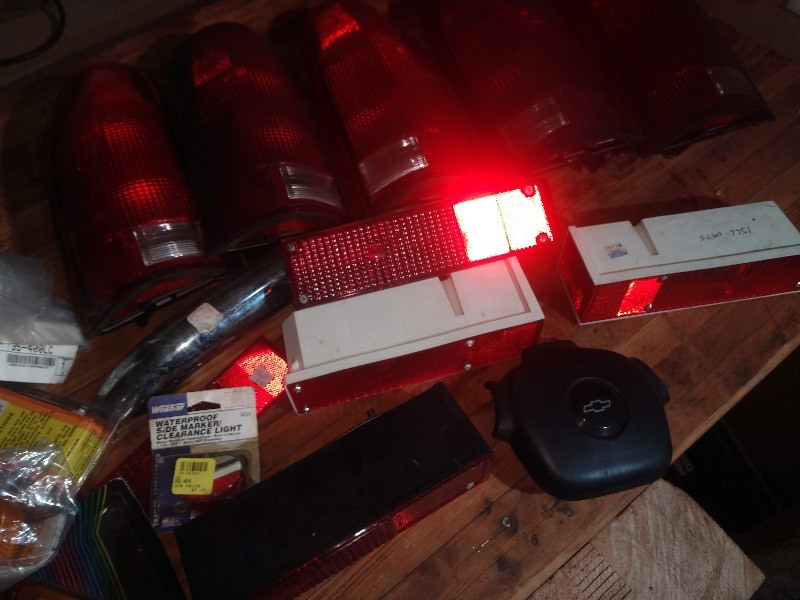 lot 66 image: GM Genuine Tail Lenses, Monarch Taillights 5237 RH (White Body), Side MarkerClearance Light and Other Marker Lights