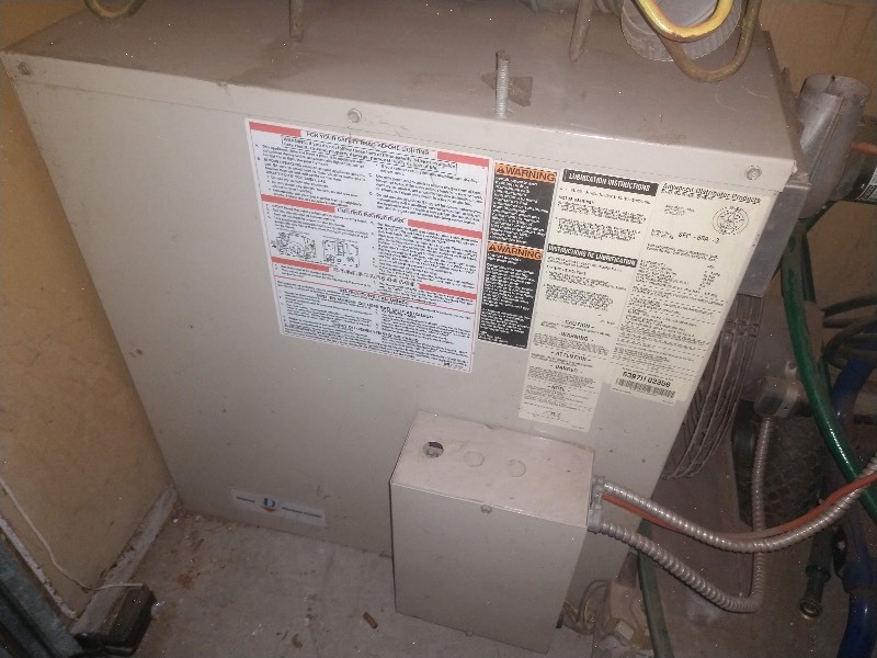 lot 77 image: Natural Gas Unit Heater Garage Heater Model No SEP-60A-3 WORKS