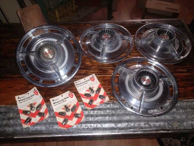 lot 78 image: Set of Super Sport (SS) Hub Caps and Triple Chrome Plated Wheel Lug Nuts M716R