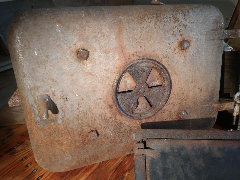 lot 104 image: Cast Iron Boiler Doors