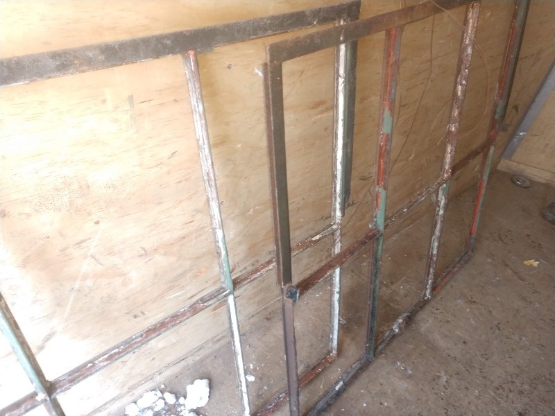 lot 120 image: Two Antique Steel Frame Industrial Six Pane Windows (No Glass)