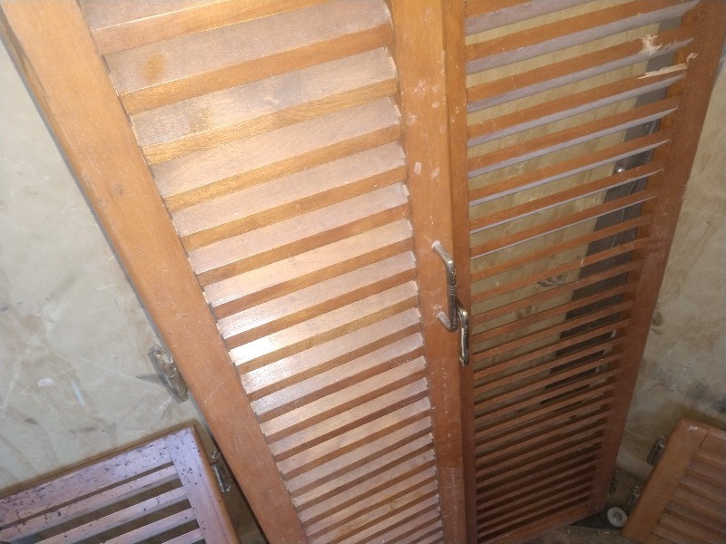lot 122 image: Vintage Window Shutters (Four Various Sizes)