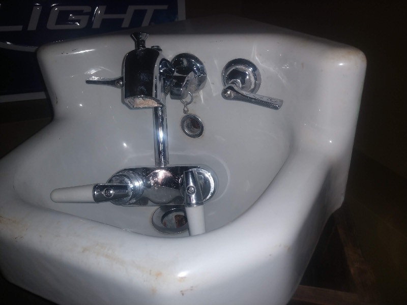 lot 135 image: Corner Sink with Vintage Faucet