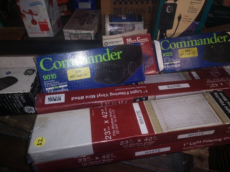 lot 71 image: Box of Vintage Home Goods