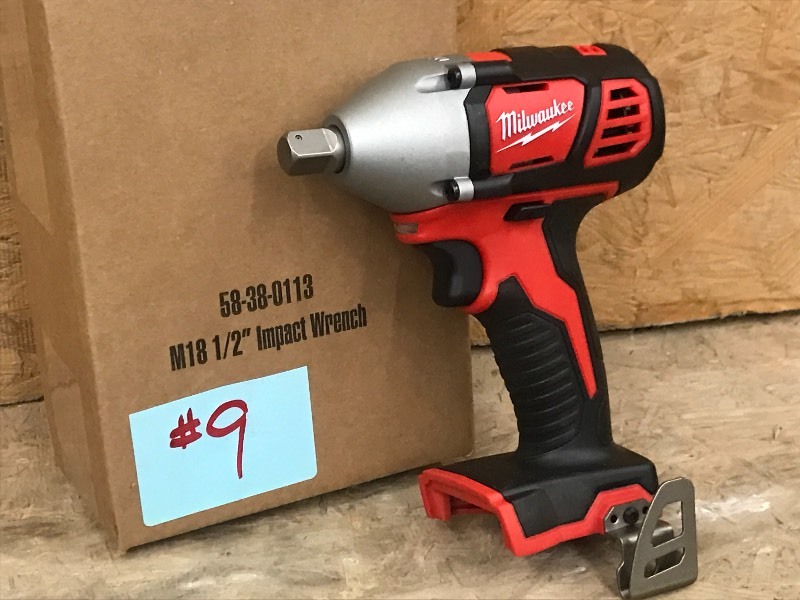 Milwaukee 12 Square-Drive Impact Wrench