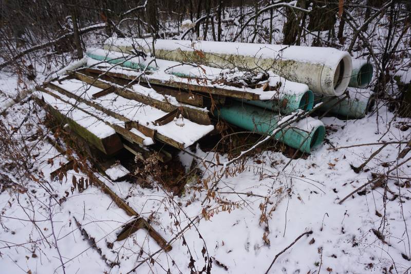 Lot of 18 Metal Concrete Forms With Assorted Culvert Pipe