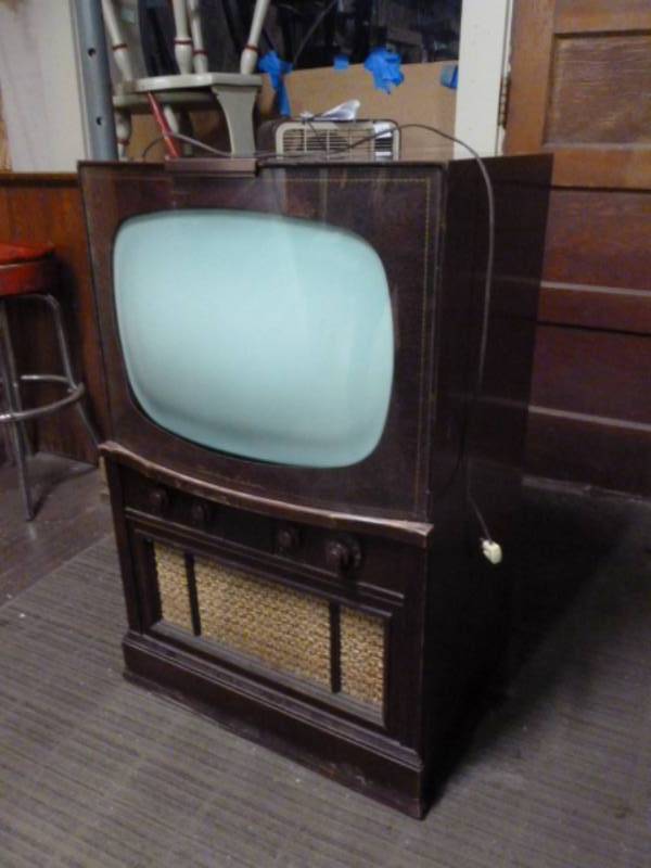 lot 3 image: Vintage Stromberg - Carlson T.V