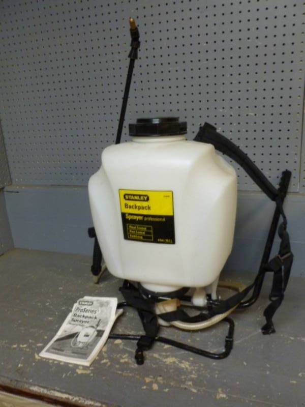 lot 4 image: Backpack Sprayer