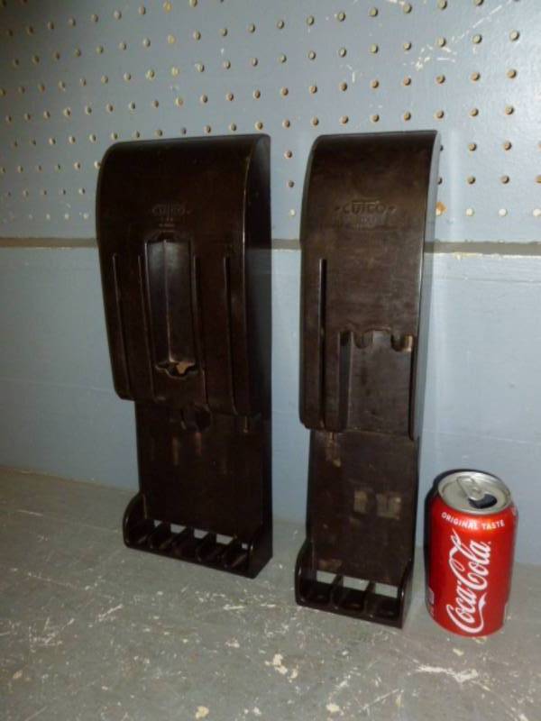 lot 12 image: Vintage Cutco Knife Racks