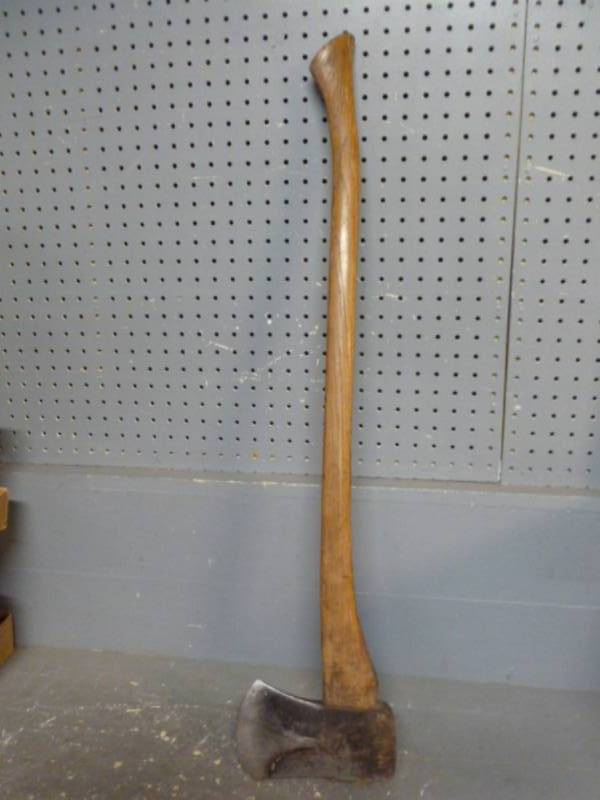 lot 21 image: Vintage Ax