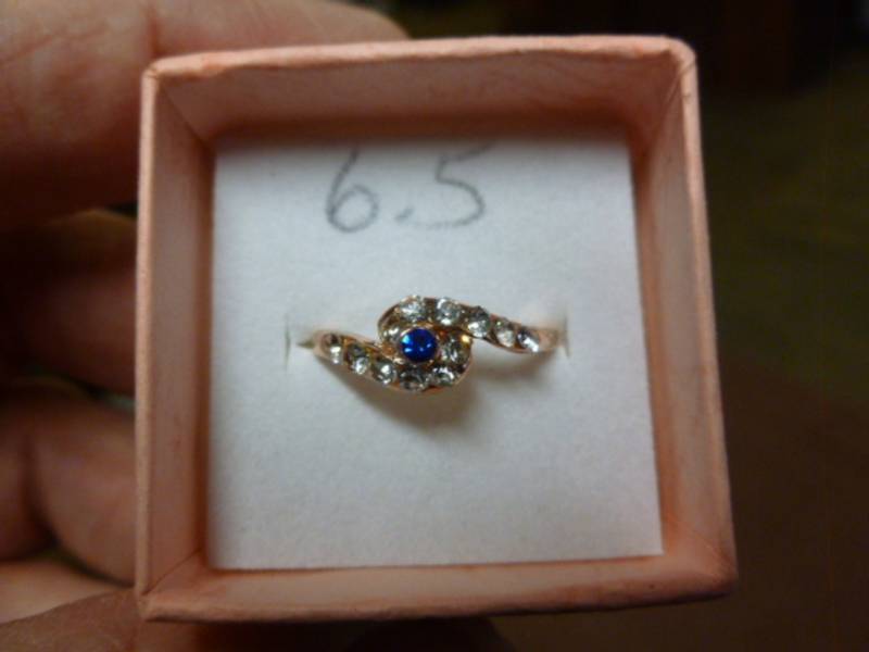 lot 39 image: Ladies Ring