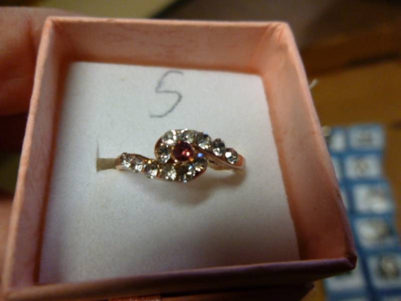 lot 42 image: Ladies Ring
